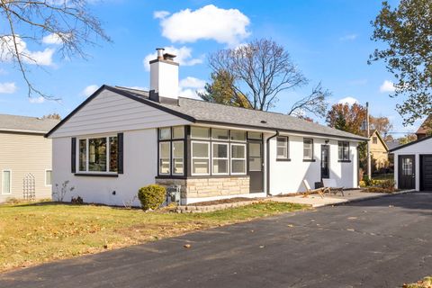 Tiny photo for 521 Lindley Avenue, Westmont, IL 60559 (MLS # 12511536)