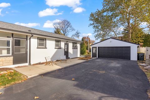 Tiny photo for 521 Lindley Avenue, Westmont, IL 60559 (MLS # 12511536)