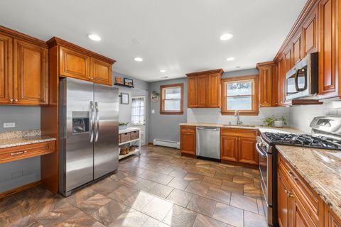 Tiny photo for 521 Lindley Avenue, Westmont, IL 60559 (MLS # 12511536)