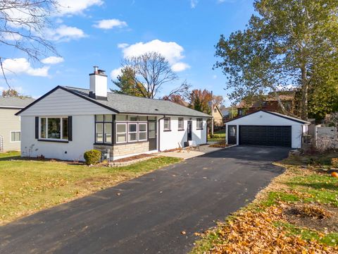 Tiny photo for 521 Lindley Avenue, Westmont, IL 60559 (MLS # 12511536)