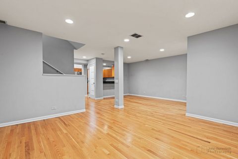 Tiny photo for 120 Chicago Avenue #A, Oak Park, IL 60302 (MLS # 12485358)