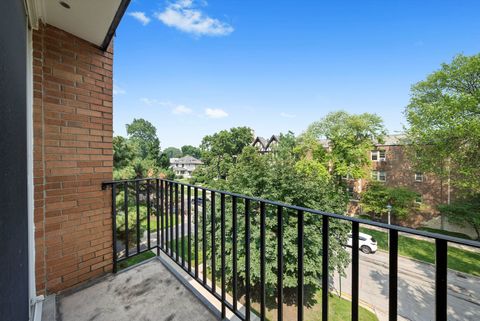 Tiny photo for 333 S EAST Avenue #405, Oak Park, IL 60302 (MLS # 12556880)