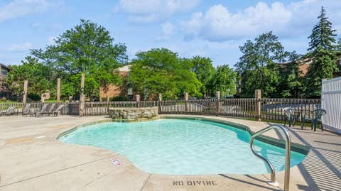 Tiny photo for 14003 James Drive #722, Crestwood, IL 60418 (MLS # 12701562)