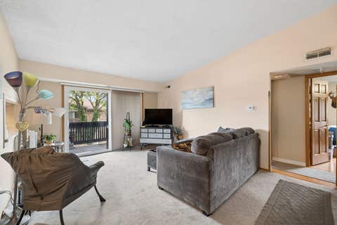 Tiny photo for 14003 James Drive #722, Crestwood, IL 60418 (MLS # 12701562)
