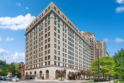 2100 N Lincoln Park West 6BN Chicago IL 60614