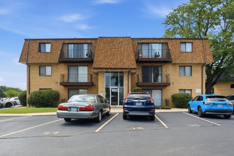 Tiny photo for 4827 W 109th Street #101, Oak Lawn, IL 60453 (MLS # 12720384)