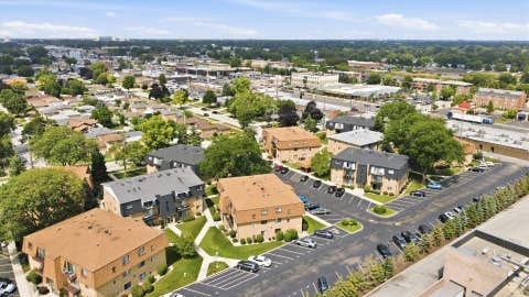 Tiny photo for 4827 W 109th Street #101, Oak Lawn, IL 60453 (MLS # 12720384)