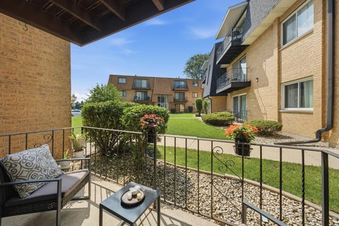 Tiny photo for 4827 W 109th Street #101, Oak Lawn, IL 60453 (MLS # 12720384)