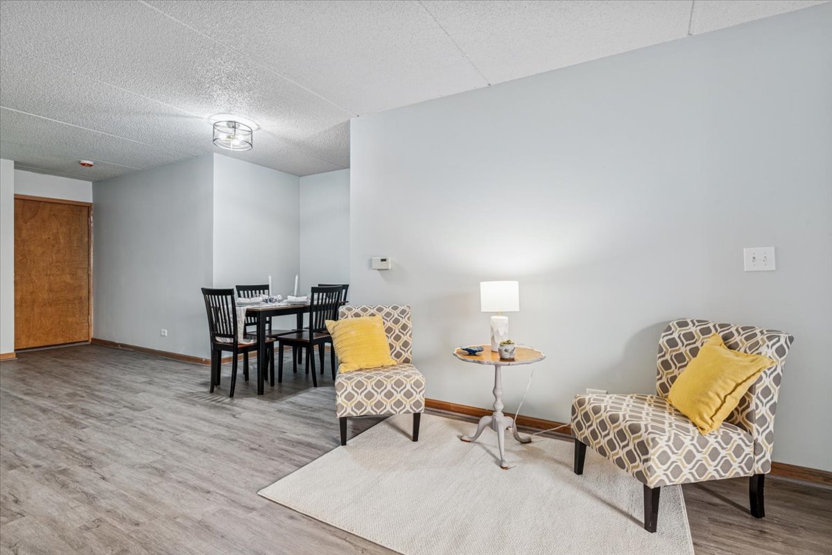 8710 W Evelyn Lane 106