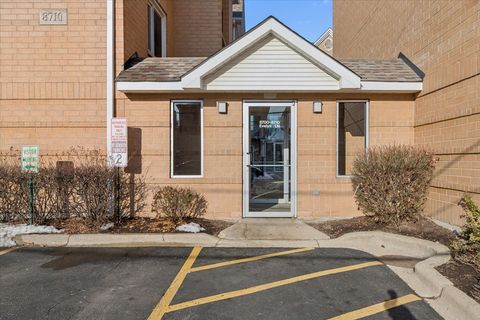 Photo of 8710 W Evelyn Lane #106, Chicago, IL 60656 (MLS # 12530983)