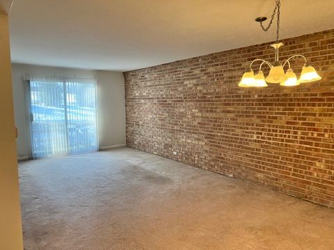 Tiny photo for 600 W Russell Street #105, Barrington, IL 60010 (MLS # 12586163)