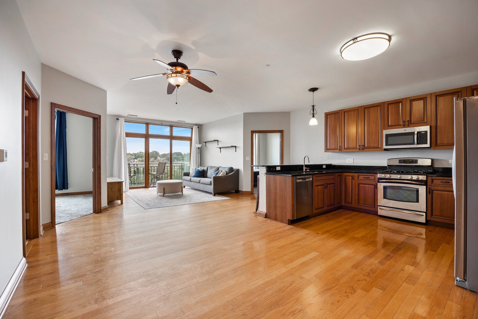 160 S River Street 409