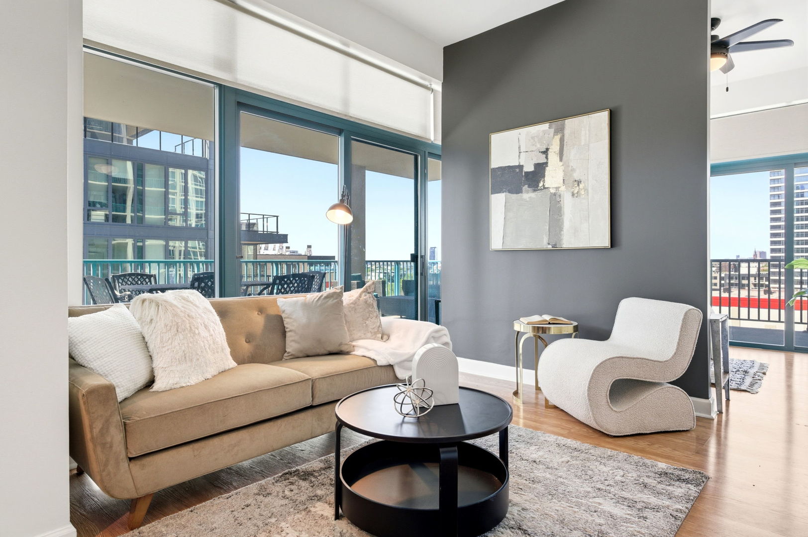 340 W Superior Street 1009
