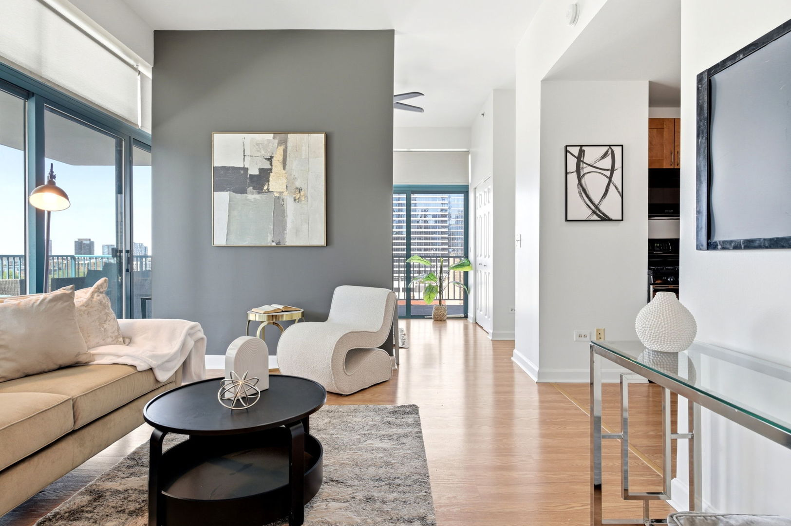 340 W Superior Street 1009