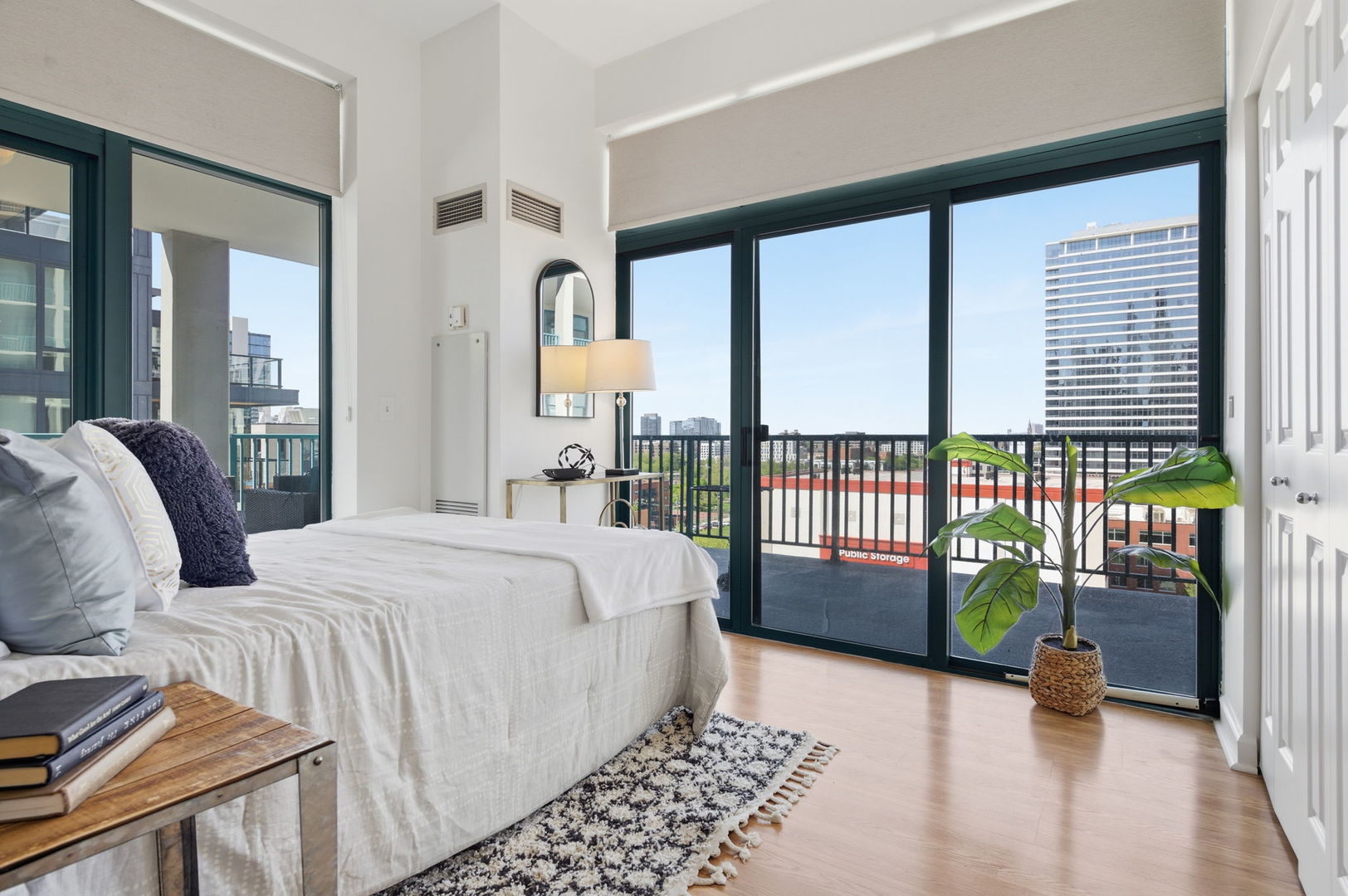 340 W Superior Street 1009