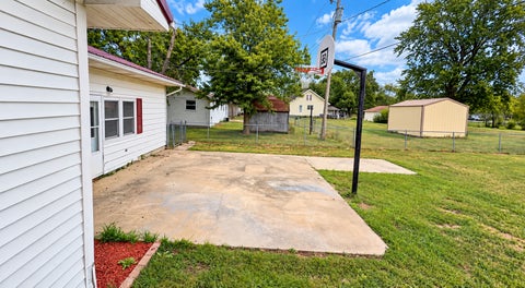 Tiny photo for 205 W Hoffman Street, Irvington, IL 62848 (MLS # 12769901)