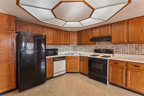 Tiny photo for 4735 W 105th Street #204, Oak Lawn, IL 60453 (MLS # 12604107)