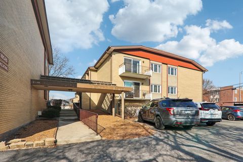 Tiny photo for 4735 W 105th Street #204, Oak Lawn, IL 60453 (MLS # 12604107)