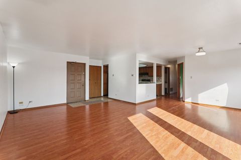 Tiny photo for 4735 W 105th Street #204, Oak Lawn, IL 60453 (MLS # 12604107)