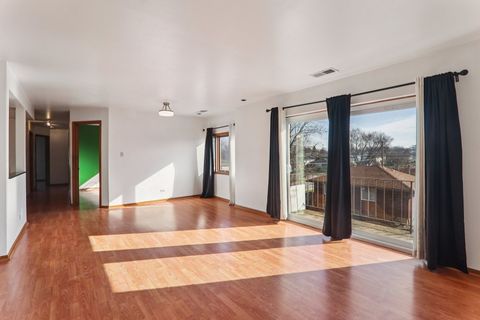 Tiny photo for 4735 W 105th Street #204, Oak Lawn, IL 60453 (MLS # 12604107)