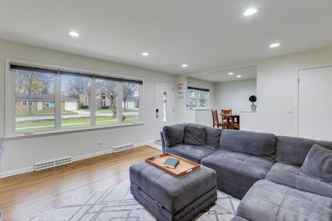 Tiny photo for 111 S Bobby Lane, Mount Prospect, IL 60056 (MLS # 12518799)