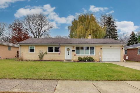 Photo of 111 S Bobby Lane, Mount Prospect, IL 60056 (MLS # 12518799)