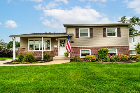 Photo of 5806 Rob Roy Drive, Oak Forest, IL 60452 (MLS # 12736958)