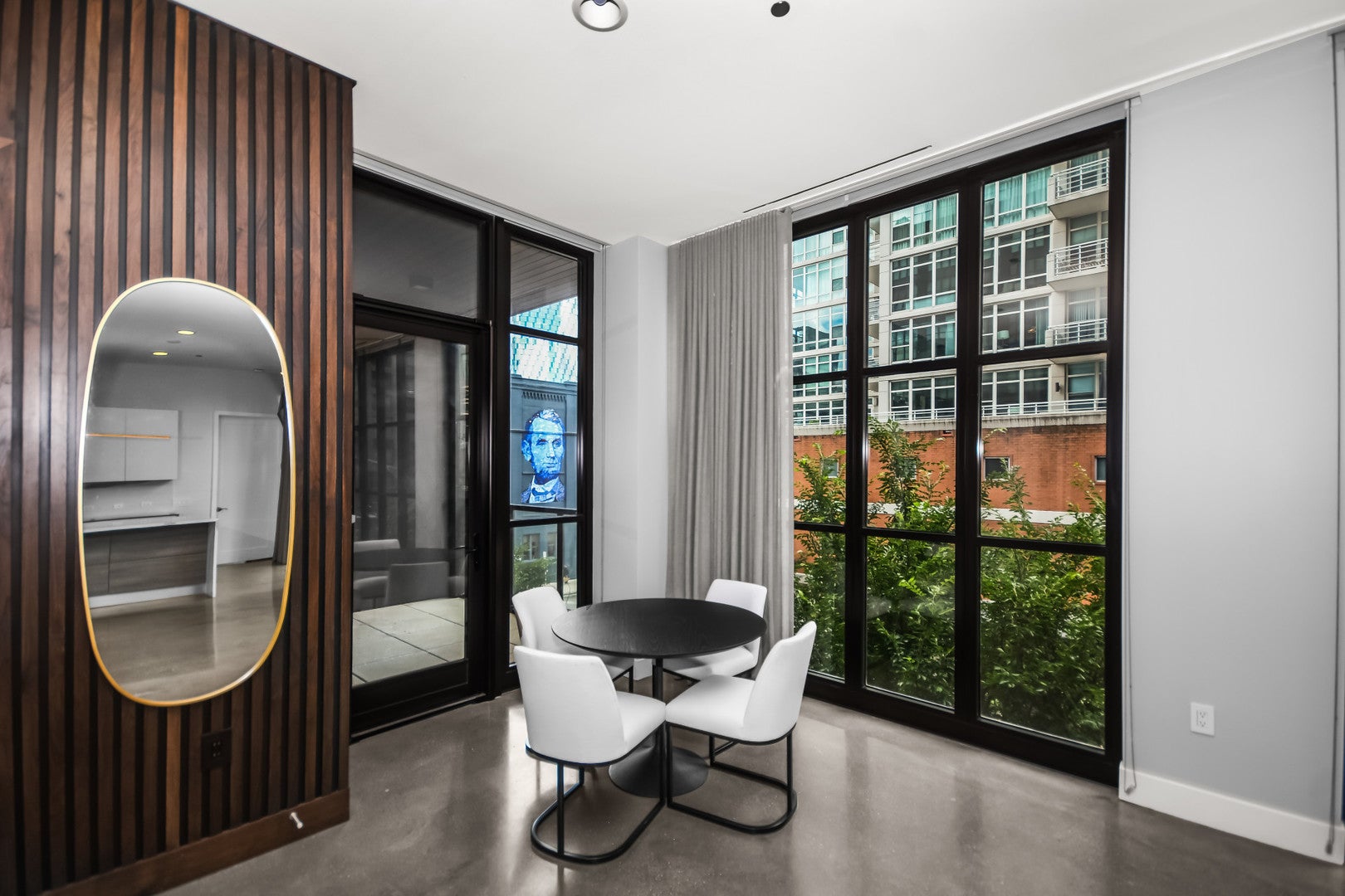 900 W Washington Boulevard 301