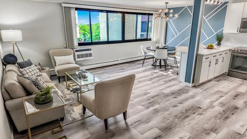 Tiny photo for 6300 N Sheridan Road #406, Chicago, IL 60660 (MLS # 12568572)