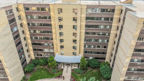 Photo of 6300 N Sheridan Road #406, Chicago, IL 60660 (MLS # 12568572)