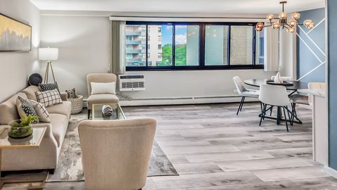 Tiny photo for 6300 N Sheridan Road #406, Chicago, IL 60660 (MLS # 12568572)