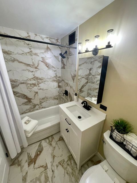 Tiny photo for 6300 N Sheridan Road #406, Chicago, IL 60660 (MLS # 12568572)