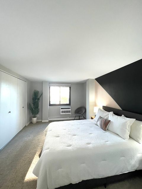 Tiny photo for 6300 N Sheridan Road #406, Chicago, IL 60660 (MLS # 12568572)