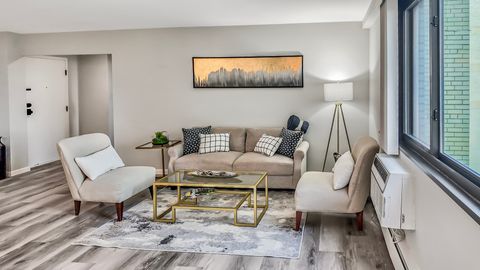 Tiny photo for 6300 N Sheridan Road #406, Chicago, IL 60660 (MLS # 12568572)