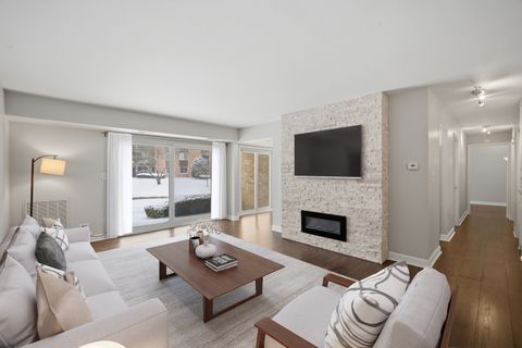 Tiny photo for 1103 S Hunt Club Drive #129, Mount Prospect, IL 60056 (MLS # 12594984)