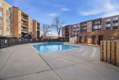 Tiny photo for 1103 S Hunt Club Drive #129, Mount Prospect, IL 60056 (MLS # 12594984)