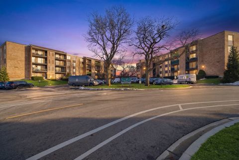 Photo of 1103 S Hunt Club Drive #129, Mount Prospect, IL 60056 (MLS # 12594984)