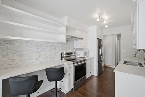 Tiny photo for 1103 S Hunt Club Drive #129, Mount Prospect, IL 60056 (MLS # 12594984)