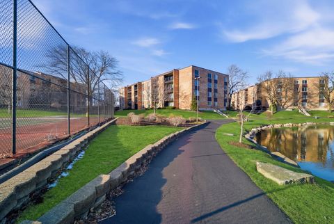 Tiny photo for 1103 S Hunt Club Drive #129, Mount Prospect, IL 60056 (MLS # 12594984)