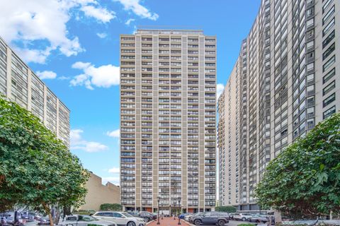 Tiny photo for 5733 N Sheridan Road #27C, Chicago, IL 60660 (MLS # 12456789)