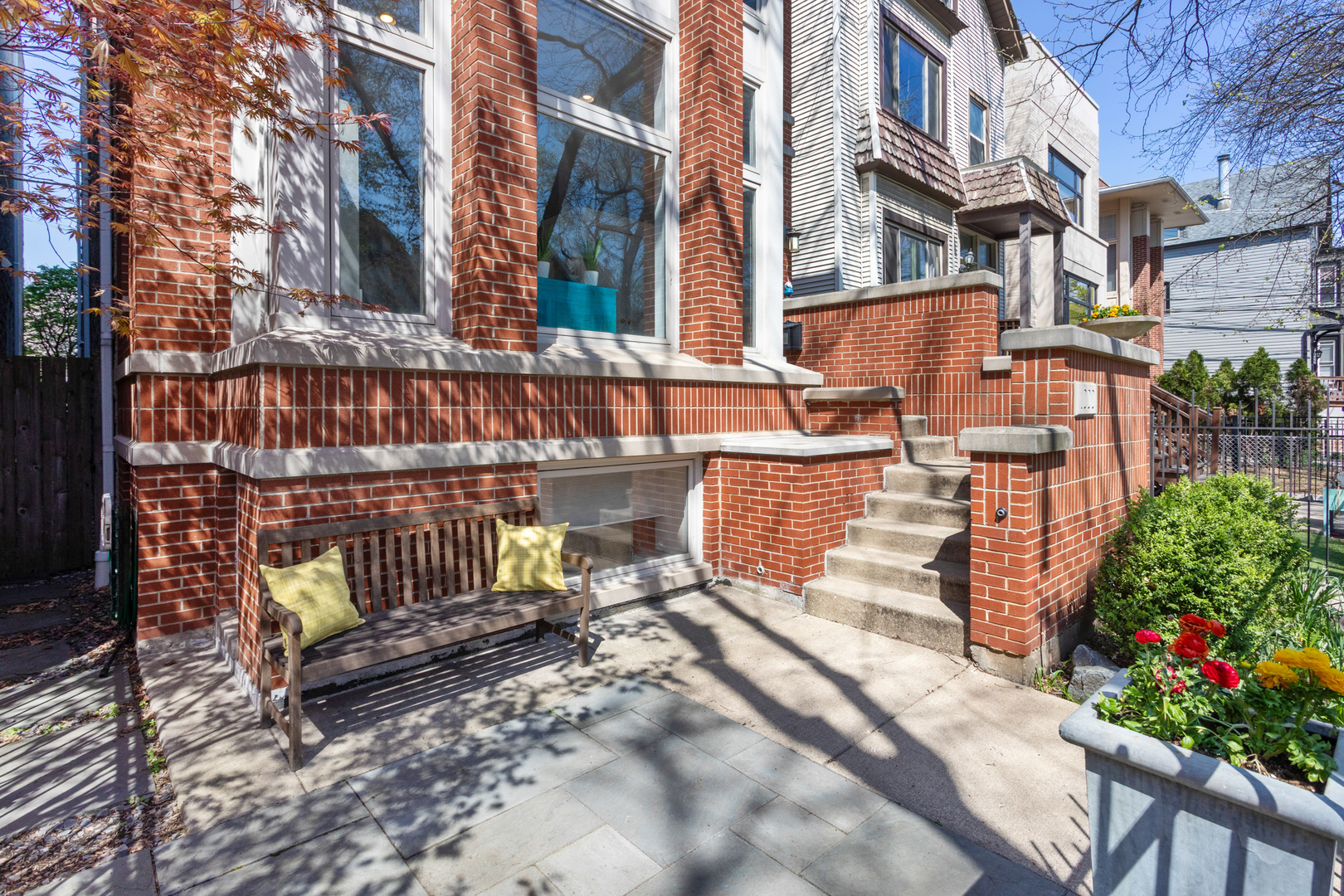 1222 W George Street