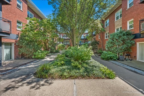 Tiny photo for 6421 N Damen Avenue #2W, Chicago, IL 60645 (MLS # 12717370)