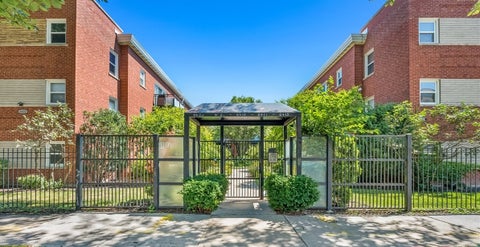 Photo of 6421 N Damen Avenue #2W, Chicago, IL 60645 (MLS # 12717370)