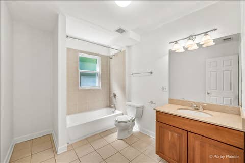 Tiny photo for 6421 N Damen Avenue #2W, Chicago, IL 60645 (MLS # 12717370)