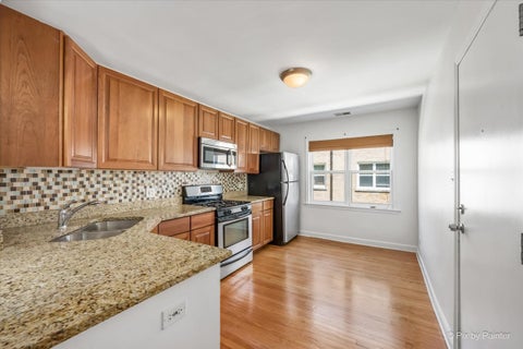 Tiny photo for 6421 N Damen Avenue #2W, Chicago, IL 60645 (MLS # 12717370)