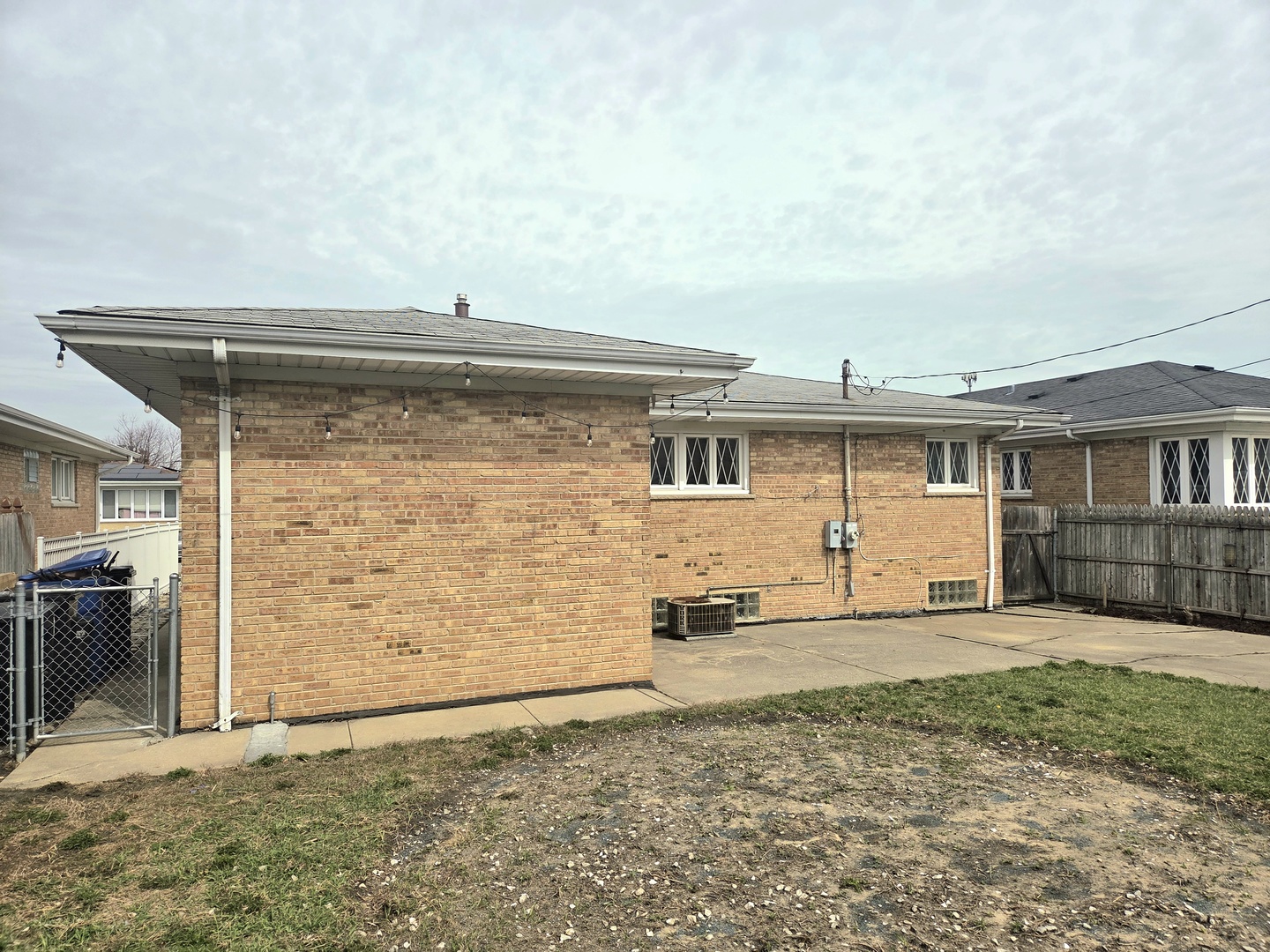 8517 W CARMEN Avenue