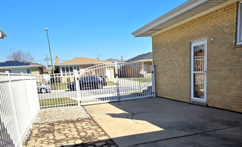 Tiny photo for 8517 W CARMEN Avenue, Chicago, IL 60656 (MLS # 12597731)