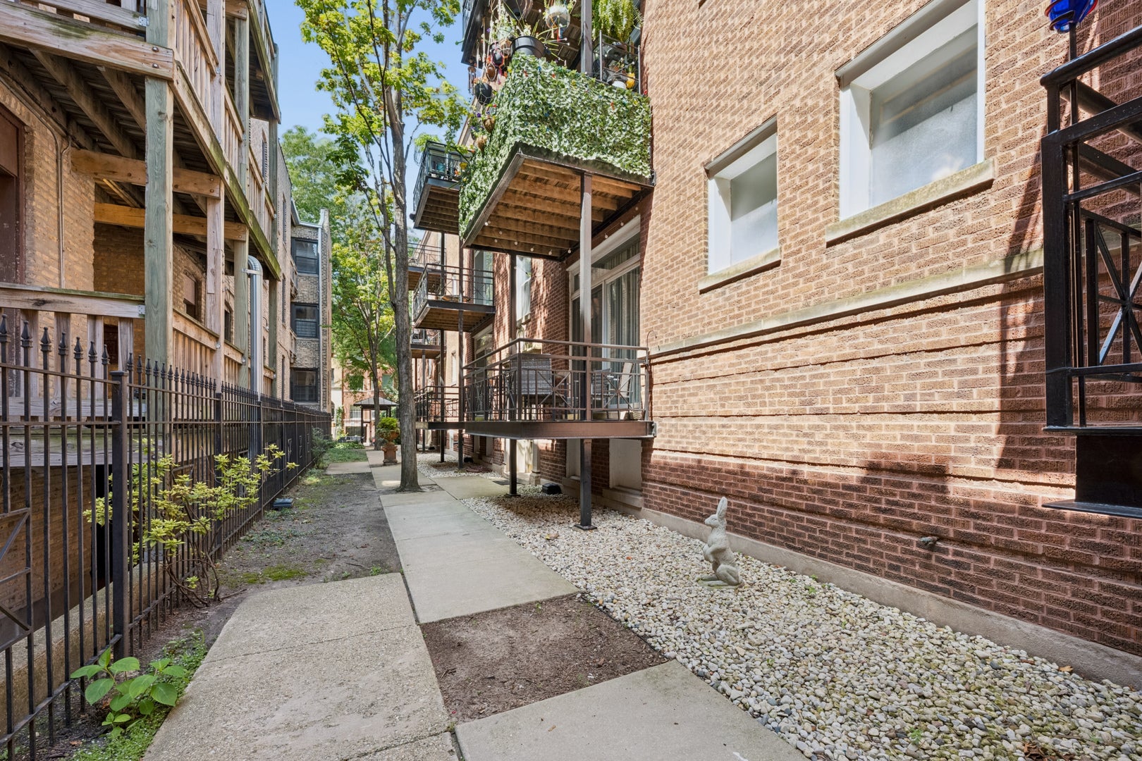 715 W Barry Avenue 5B