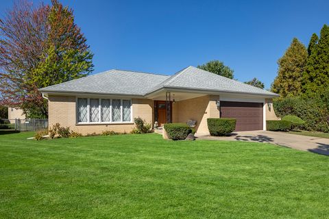 Photo of 730 Castlewood Lane, Deerfield, IL 60015 (MLS # 12483256)
