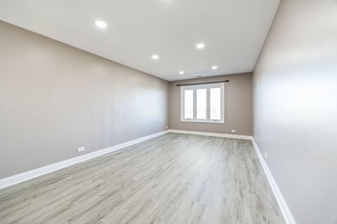 Tiny photo for 7730 Dempster Street #406, Morton Grove, IL 60053 (MLS # 12545299)